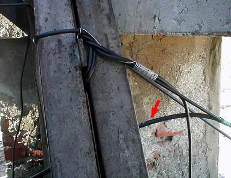 Крепление несущего троса кабеля-восьмерки